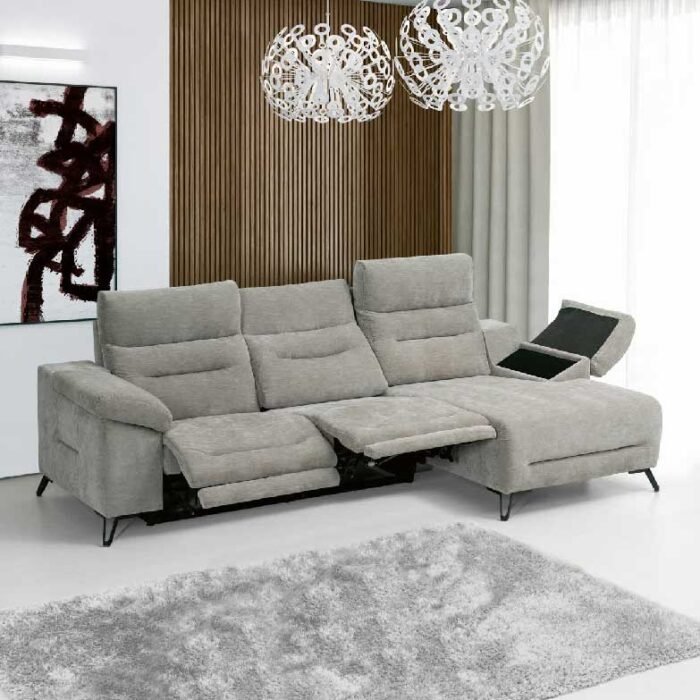 Sofá com 3 lugares e chaise longue direita
